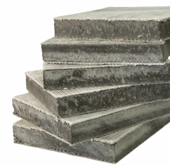 Mit Beton durchsetzter Stoff